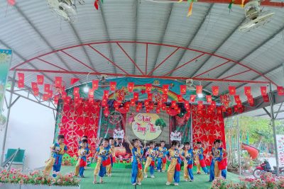 🌹🩷💐Trung Thu 2025.🌹🩷💐Tết trung thu đã tới rồi, các bé trường Mầm non Tân Hiệp hôm nay với những gương mặt háo hức,  những nụ cười đáng yêu từ các “thiên thần nhỏ” của chúng ta và những tiết mục văn nghệ dễ thương đã mang đến cho các con một ngày Trung Thu với đầy màu sắc, đầy tiếng cười ấm áp và ý nghĩa.❤️🩷💜💙 🌹🌹🌹Đặc biệt hơn, Trung Thu năm nay còn thêm phần ấm áp khi có các mạnh thường quân tặng những phần quà cho các bé có hoàn cảnh khó khăn. Mong rằng món quà sẽ mang đến thật nhiều yêu thương và động lực cho các con. 🌹🌹🌹Cảm ơn sự quan tâm của lãnh đạo các cấp, các mạnh thường quân, quý phụ huynh đã luôn đồng hành và góp phần tạo nên một Trung Thu trọn vẹn cho các bé.  🥰🥰🥰Chúc các con luôn chăm ngoan, học giỏi và có thật nhiều kỷ niệm tuổi thơ đáng nhớ. Cùng nhìn lại những khoảnh khắc đáng yêu của các bé nhé.