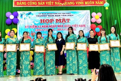 💐💐💐💐Họp mặt kỷ niệm 43 năm Ngày Nhà giáo Việt Nam (20/11/1982 – 20/11/2025)💐❤❤        Nhà trường xin chân thành cảm ơn sự quan tâm chỉ đạo của các cấp lãnh đạo cùng sự đồng hành, tin tưởng của quý phụ huynh để nhà trường hoàn thành tốt nhiệm vụ giáo dục. Kính chúc quý thầy cô luôn mạnh khỏe, hạnh phúc và giữ mãi ngọn lửa nhiệt huyết trên hành trình cao đẹp của mình.