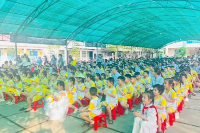 🌸 Hoạt động trải nghiệm tham quan Trường Tiểu học Tân Hiệp 1 🌸 Hôm nay, các bé 5 tuổi Trường Mầm non  Tân Hiệp được tham quan Trường Tiểu học Tân Hiệp 1. Các con vô cùng hào hứng khi được làm quen với lớp học, sân trường và gặp gỡ thầy cô giáo Tiểu học. Đây là hoạt động ý nghĩa giúp các bé thêm tự tin, mạnh dạn và háo hức chuẩn bị cho hành trình mới sắp tới. 💕🎒