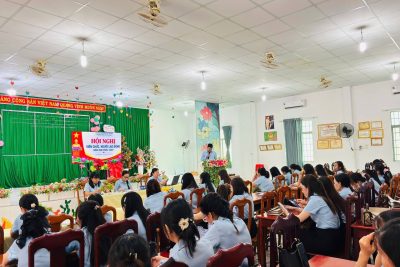 🌼 HỘI NGHỊ VIÊN CHỨC, NGƯỜI LAO ĐỘNG NĂM HỌC 2026–2027 🌼 📅 Ngày 17/10/2026, Trường Mầm non Tân Hiệp 1 tổ chức Hội nghị viên chức, người lao động năm học 2026–2027. Hội nghị là dịp để tập thể nhà trường cùng nhìn lại kết quả thực hiện nhiệm vụ, phát huy tinh thần dân chủ, đoàn kết, trách nhiệm; đồng thời thống nhất phương hướng, nhiệm vụ trong năm học mới, quyết tâm nâng cao chất lượng chăm sóc, nuôi dưỡng và giáo dục trẻ. 💐 🤝 Đoàn kết – Dân chủ – Kỷ cương – Trách nhiệm – Phát triển